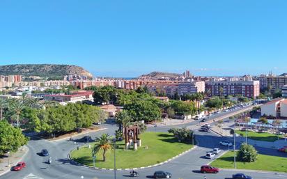 Vista exterior de Àtic en venda en Alicante / Alacant amb Aire condicionat, Terrassa i Balcó