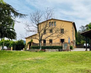 Vista exterior de Finca rústica en venda en Bescanó amb Jardí privat, Terrassa i Moblat