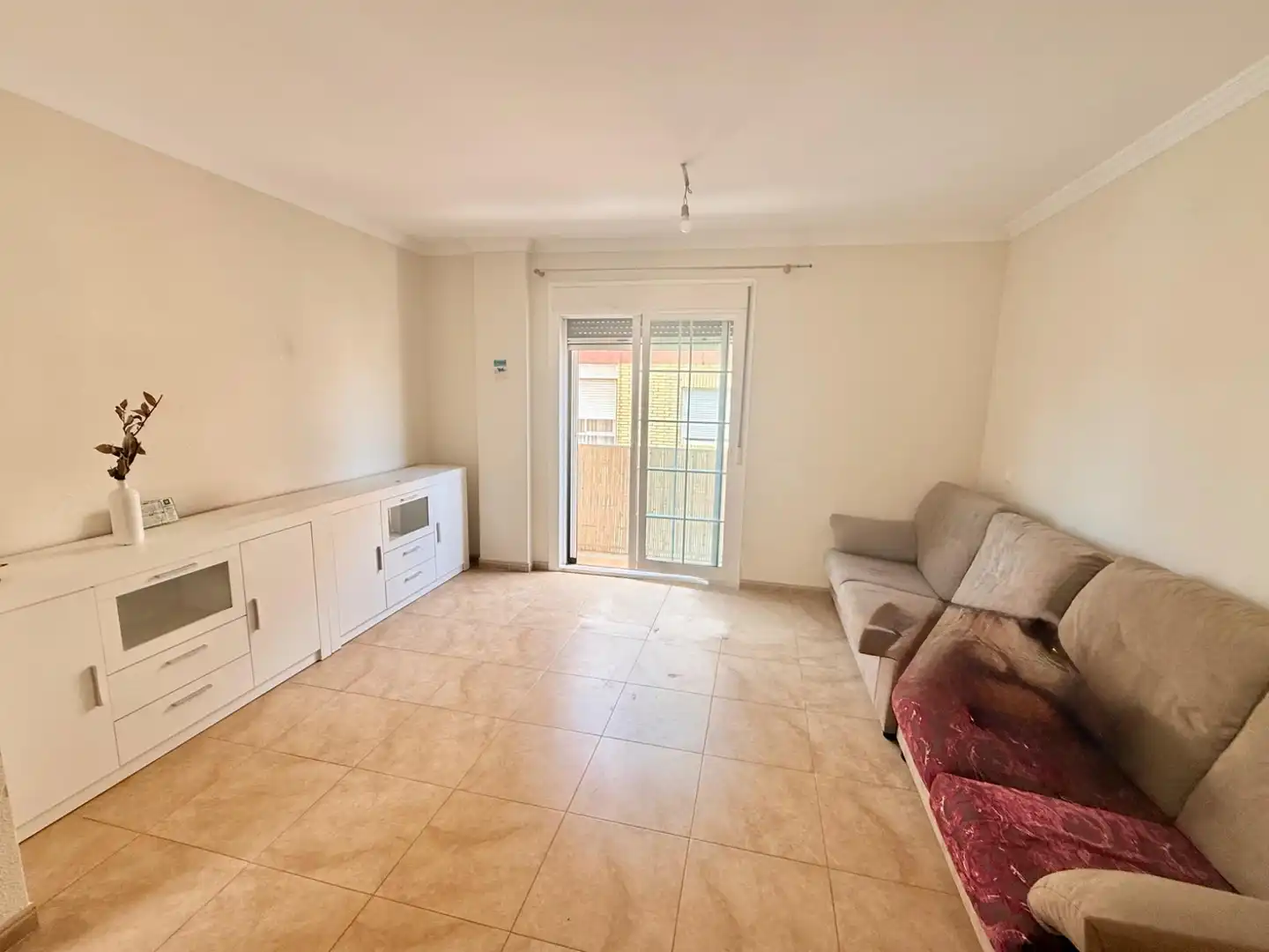 Sala de estar de Piso en venta en Roquetas de Mar con Balcón