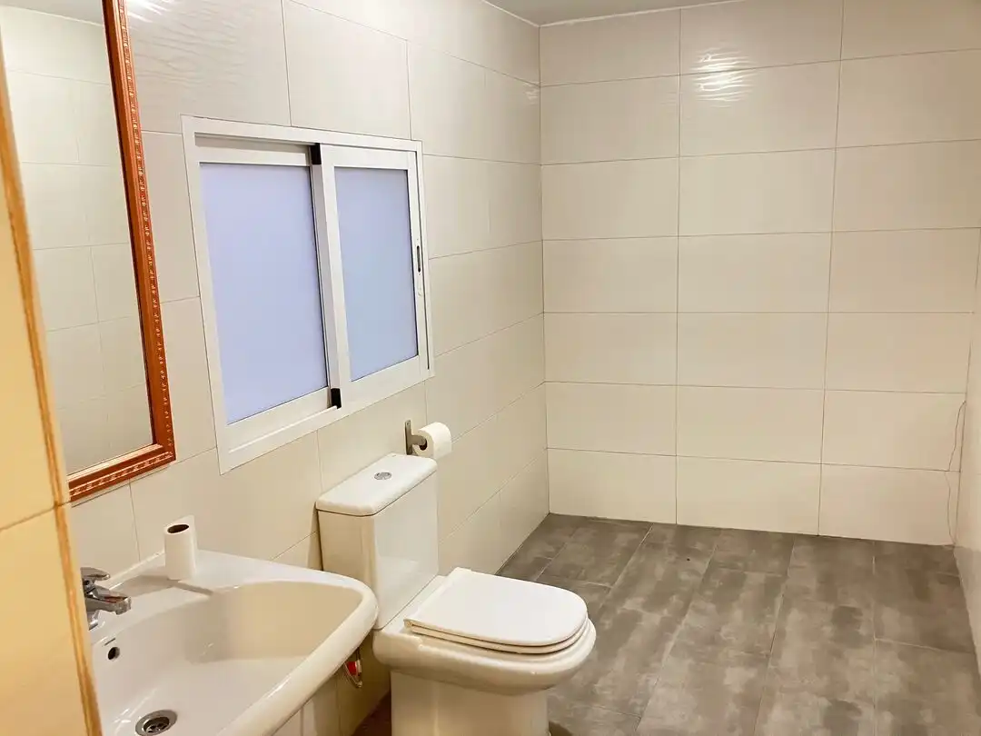 Baño de Local en venta en Esquivias con Aire acondicionado