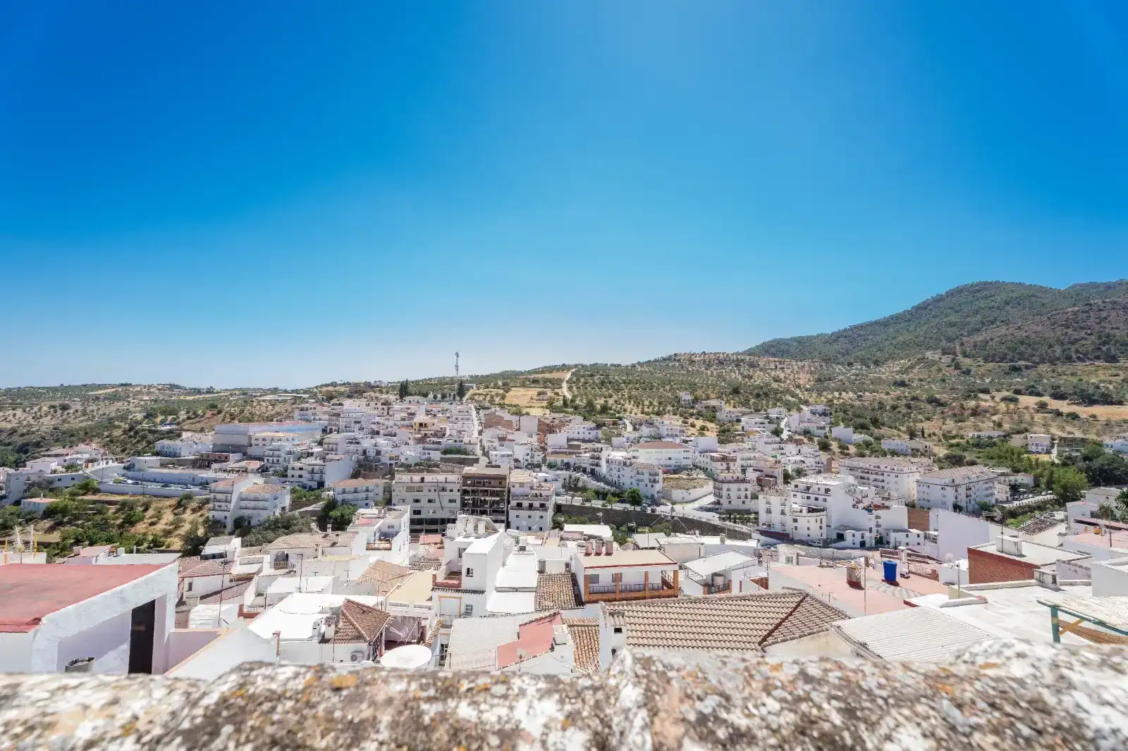 Vista exterior de Casa adosada en venda en Tolox amb Balcó
