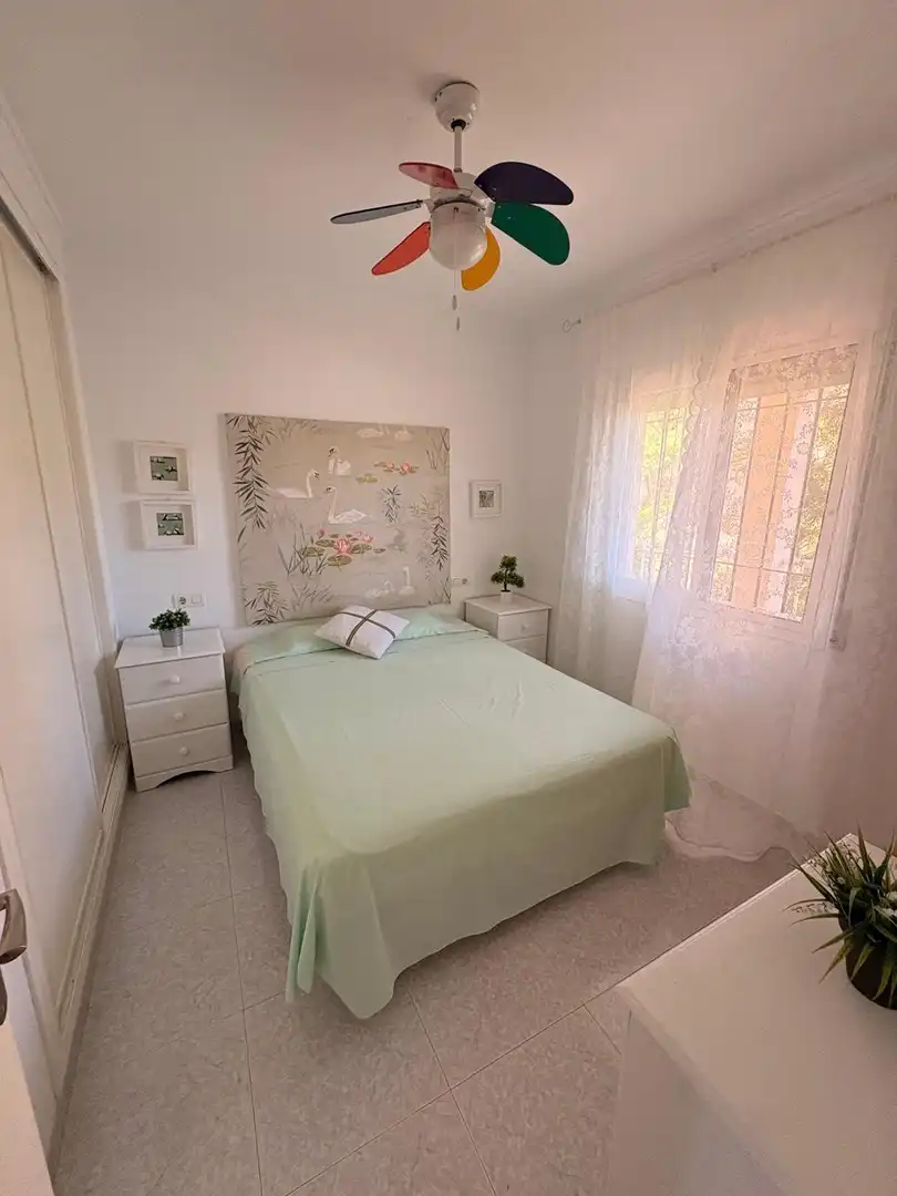 Habitación de Apartamento de alquiler en Torrox con Terraza y Piscina comunitaria