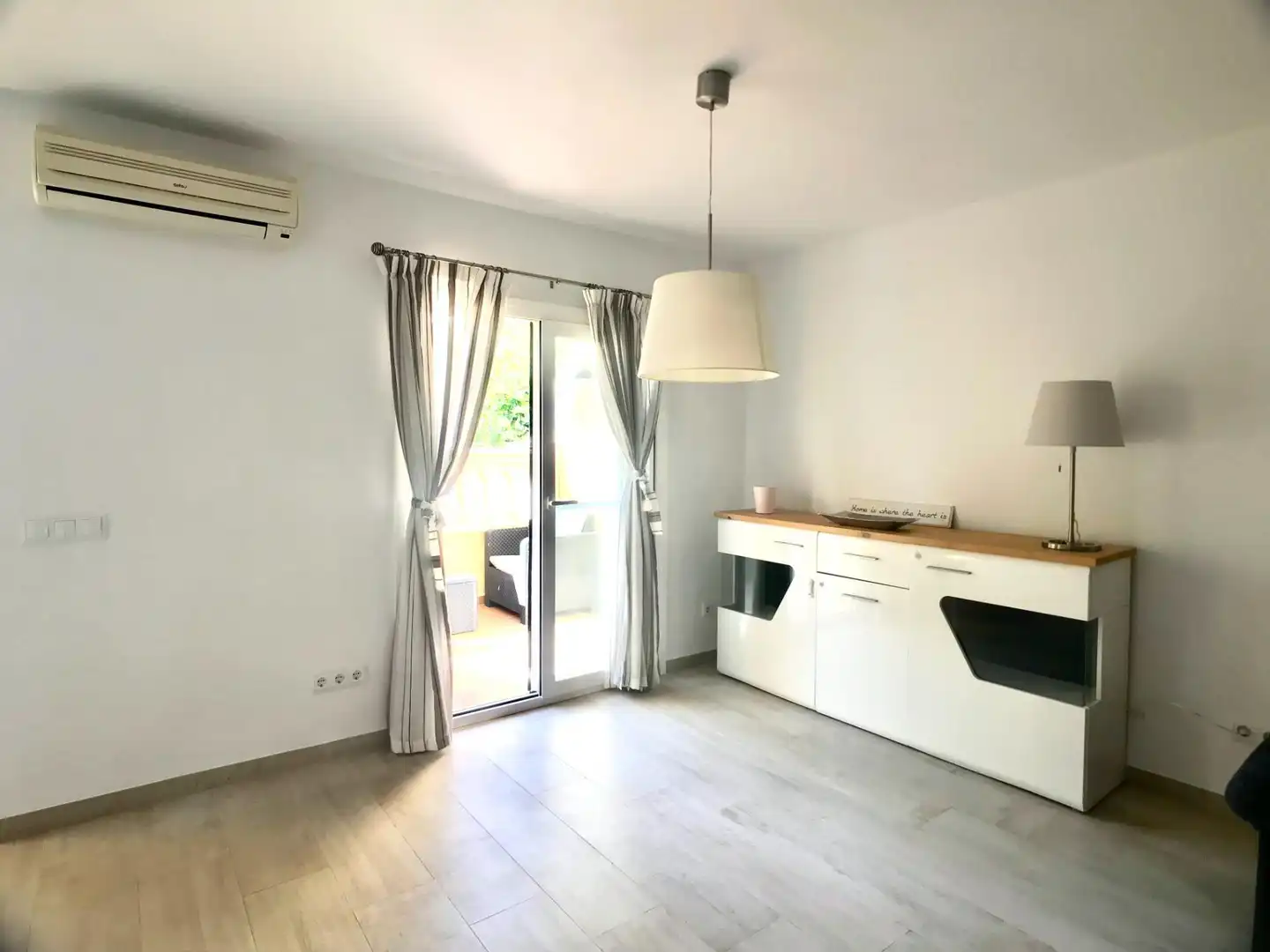 Sala d'estar de Casa adosada de lloguer en Calvià amb Jardí privat, Parquet i Terrassa