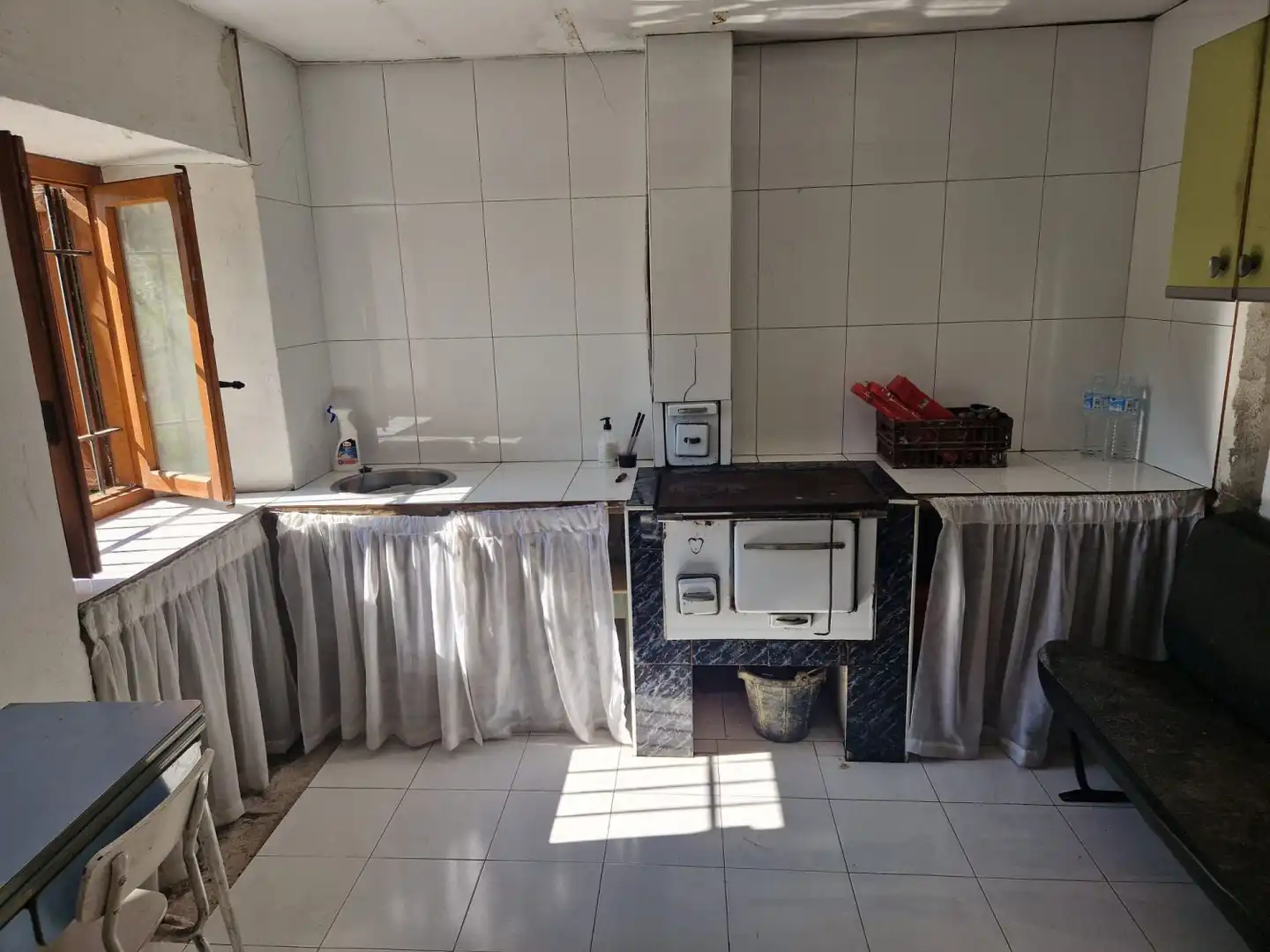 Cuina de Casa o xalet en venda en Camargo amb Terrassa, Traster i Balcó
