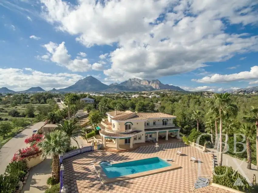 Casa o xalet en venda a Pueblo - Urbanizaciones