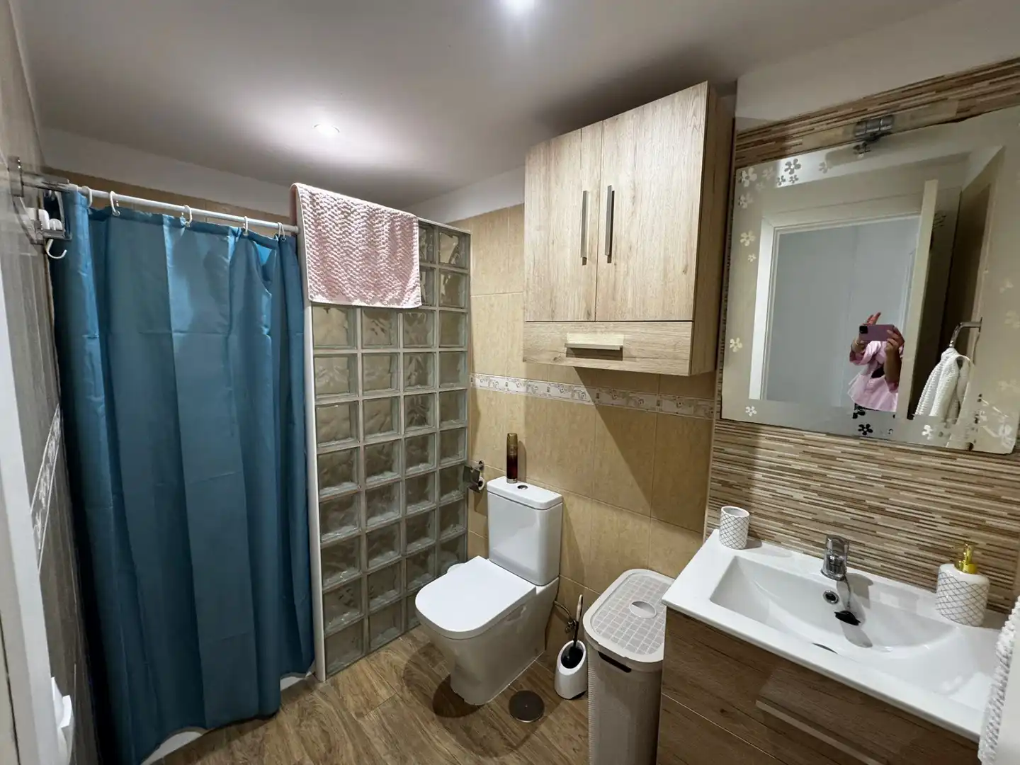 Baño de Piso en venta en Guía de Isora con Aire acondicionado, Trastero y Amueblado