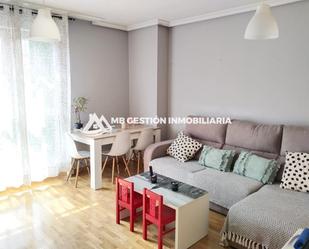 Living room of Flat for sale in Parla  with Air Conditioner, Heating and Parquet flooring