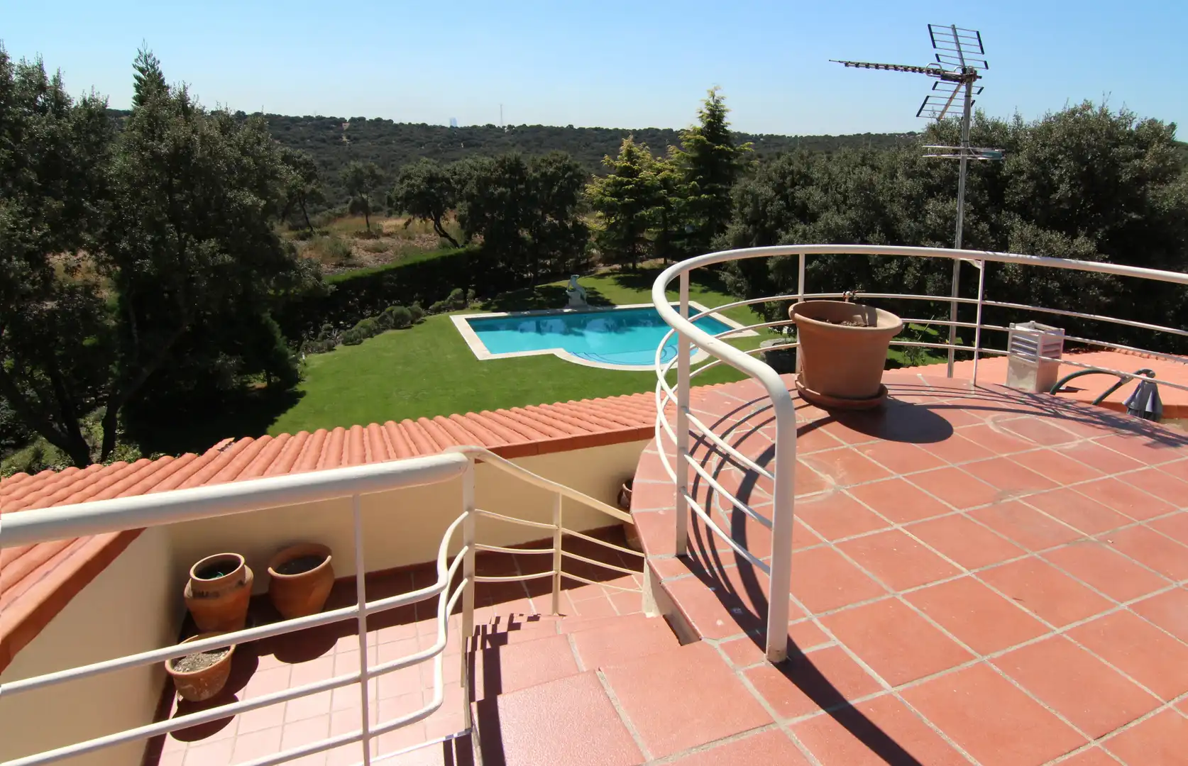 Terrassa de Casa o xalet en venda en Ciudalcampo amb Jardí privat, Piscina i Jacuzzi
