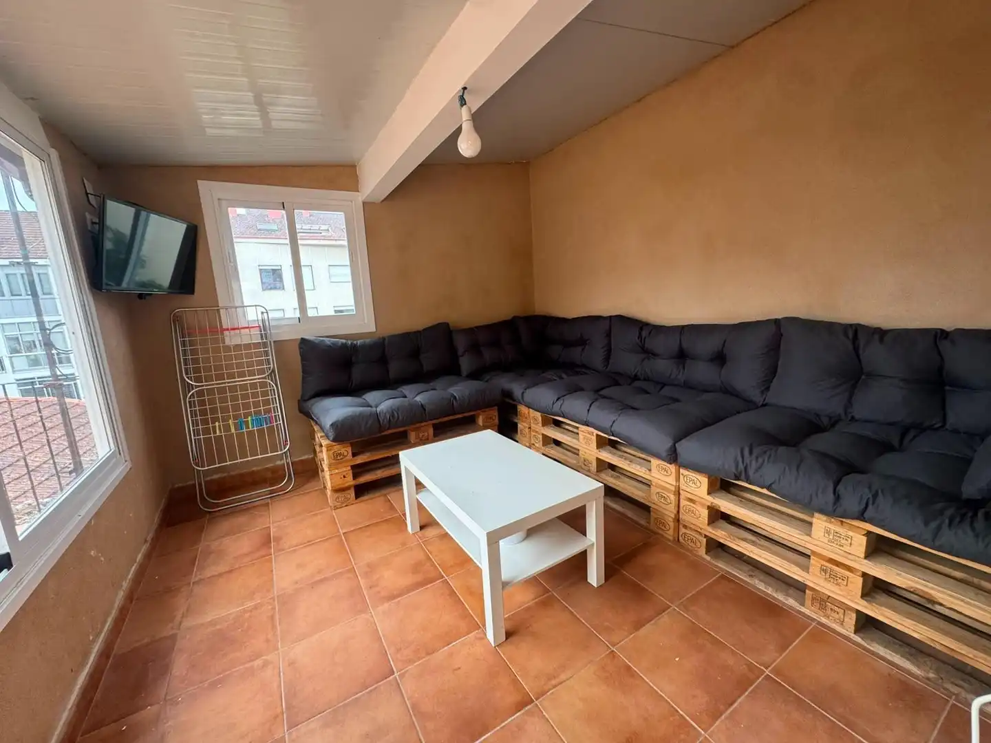 Sala d'estar de Pis per a compartir en Ourense Capital  amb Calefacció, Terrassa i Moblat