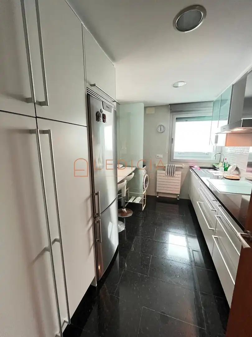 Cuina de Pis de lloguer en Nigrán amb Calefacció, Parquet i Terrassa
