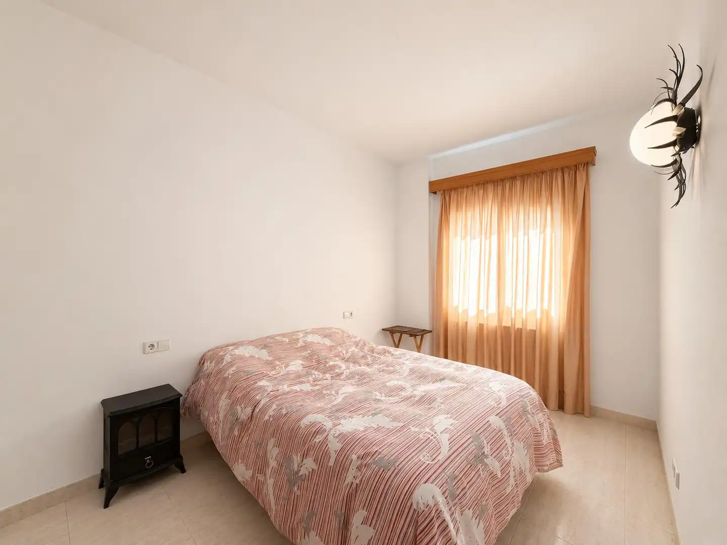 Schlafzimmer von Wohnung zum Verkauf in Palamós mit Klimaanlage, Terrasse und Möbliert