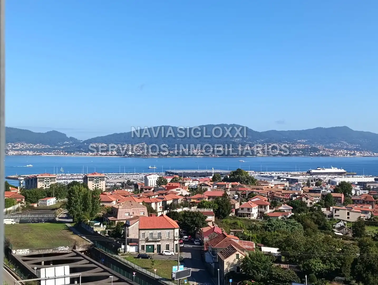 Vista exterior de Piso de alquiler en Vigo  con Parquet, Amueblado y Horno