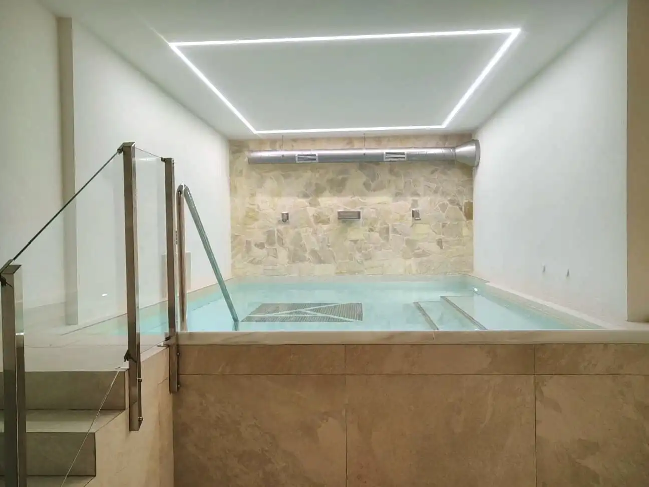 Piscina de Pis de lloguer en El Raso