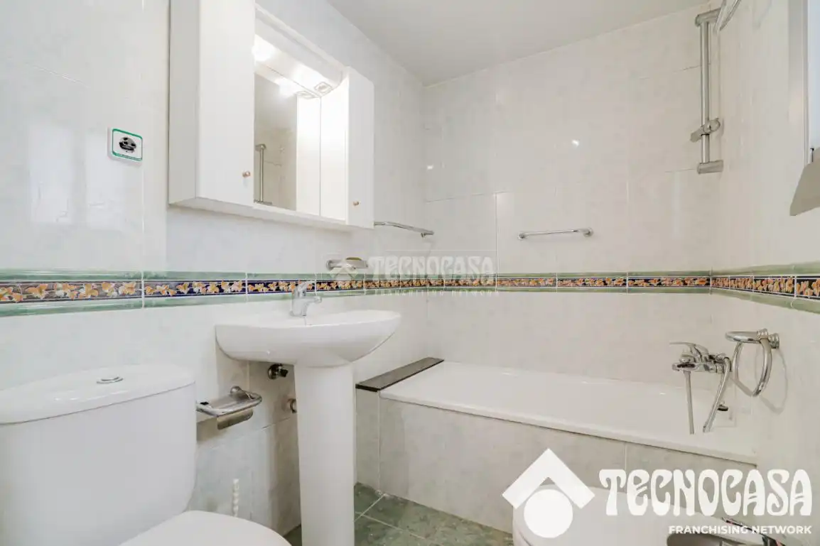 Bany de Casa o xalet en venda en Barcelona amb Jardí privat i Terrassa