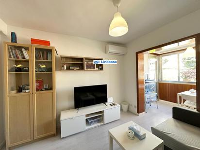 Sala d'estar de Pis en venda en  Madrid Capital amb Aire condicionat i Terrassa