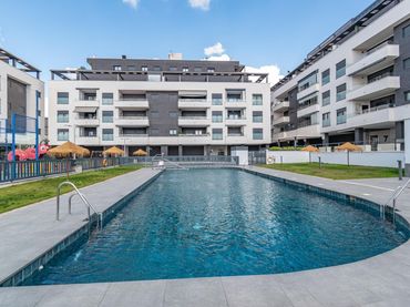 Piso con piscina en venta en Calle DARWIN 20