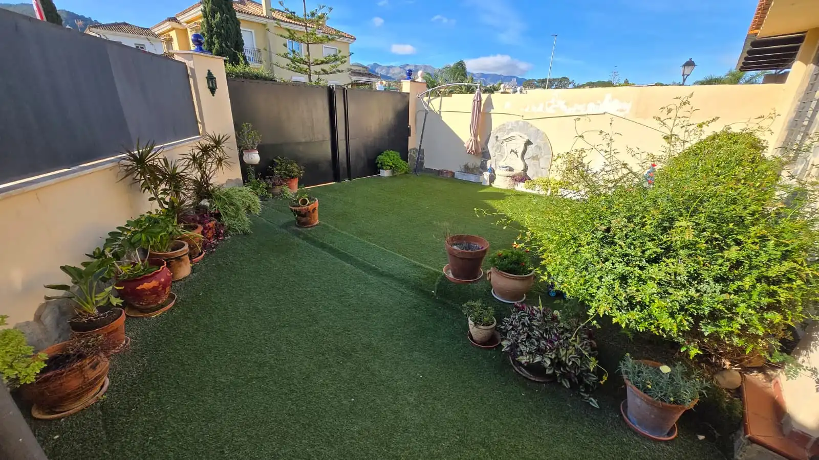Garten von Einfamilien-Reihenhaus zum Verkauf in Alhaurín de la Torre mit Klimaanlage, Privatgarten und Abstellraum