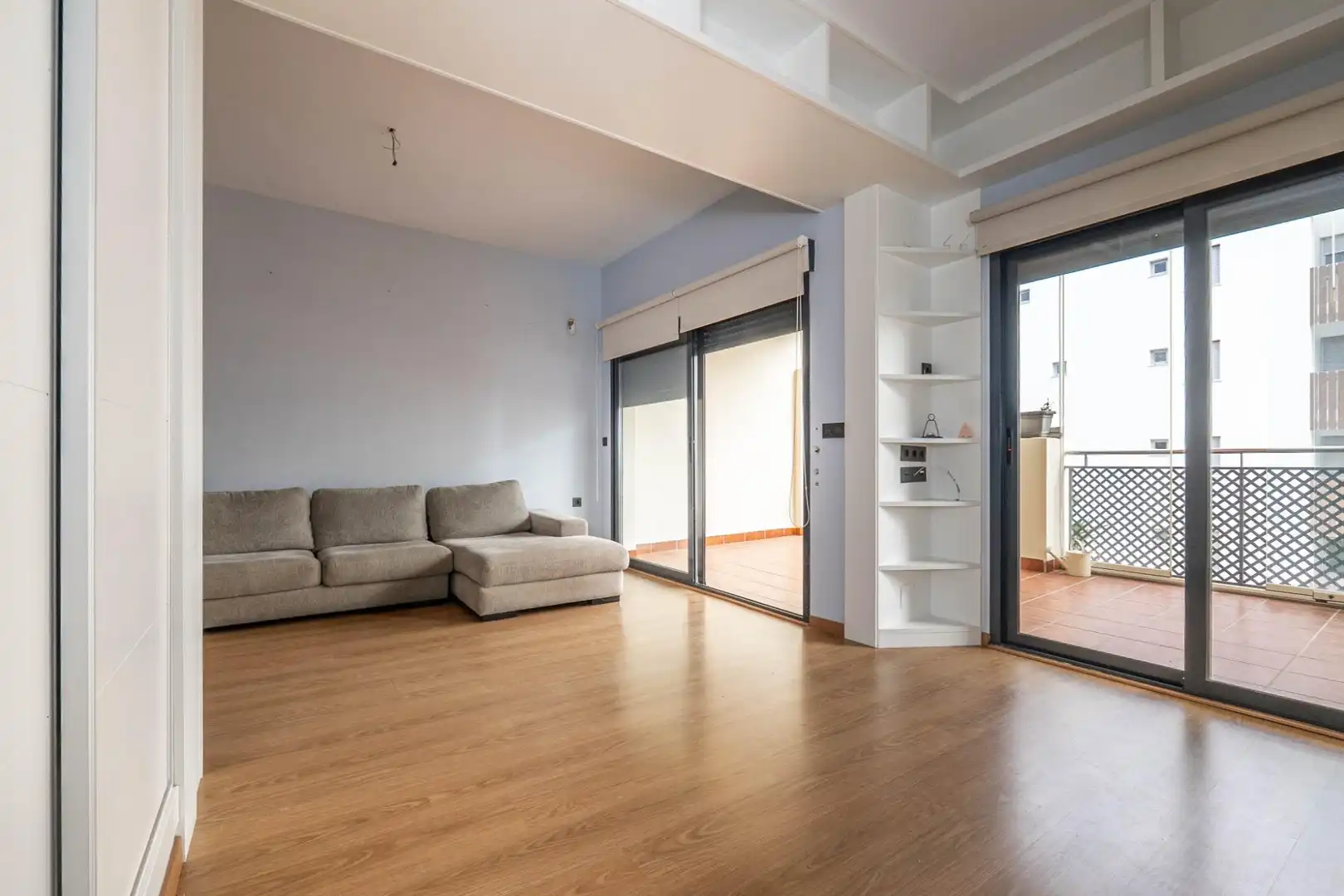 Sala de estar de Piso en venta en Motril con Terraza y Piscina comunitaria