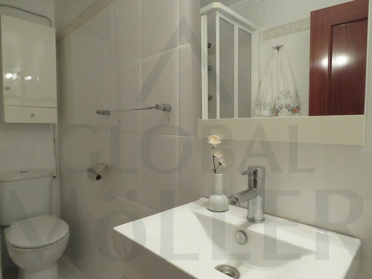 Baño de Piso en venta en Cartagena con Aire acondicionado, Amueblado y Horno