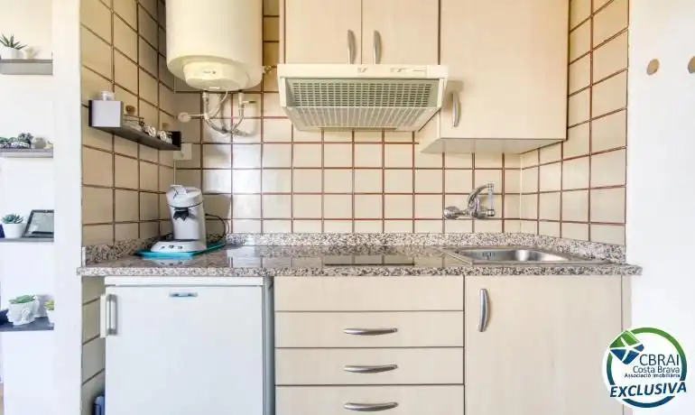 Cuina de Estudi en venda en Empuriabrava amb Aire condicionat i Moblat