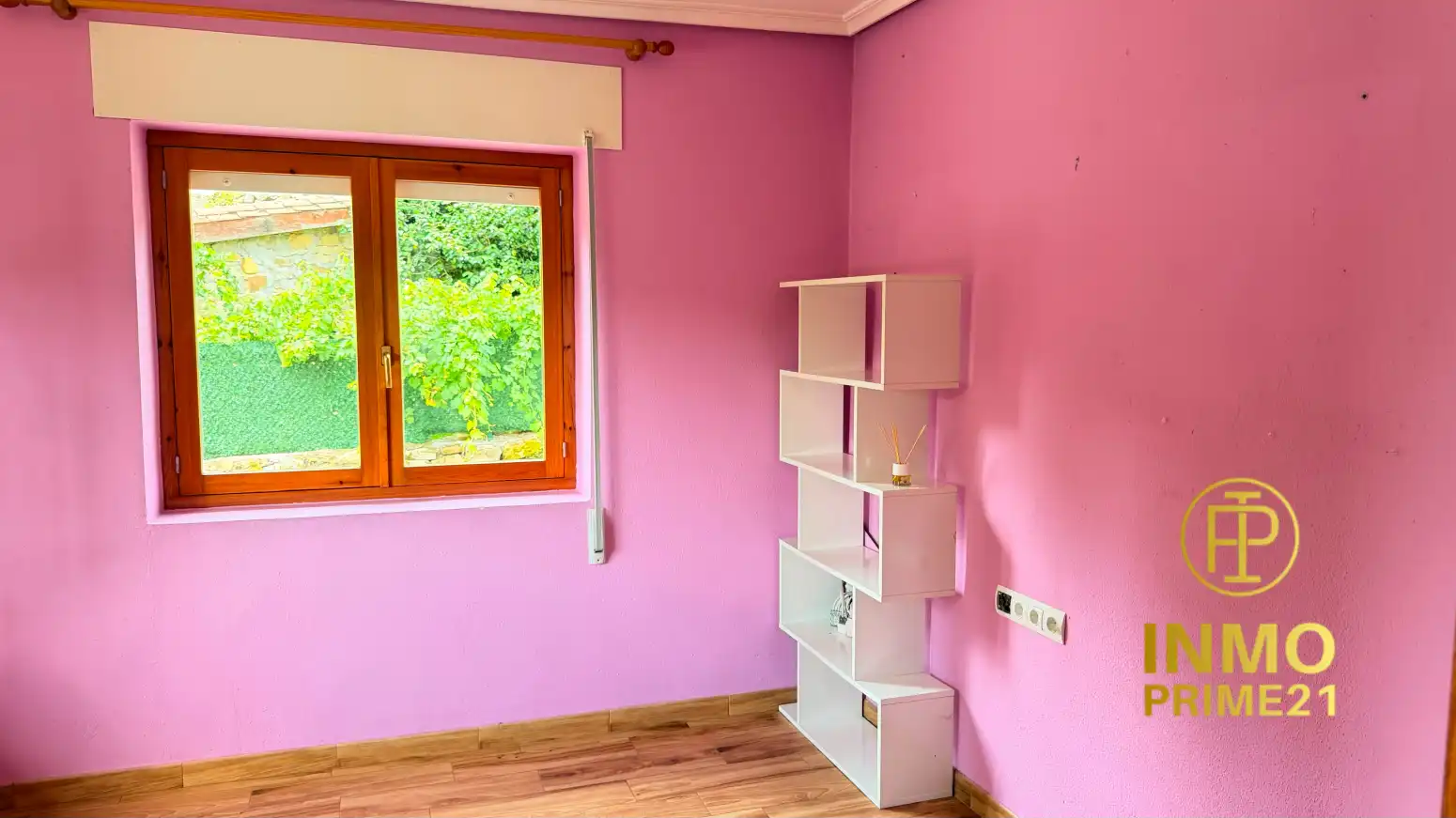 Habitación de Casa o chalet en venta en Corvera de Toranzo con Parquet y Balcón