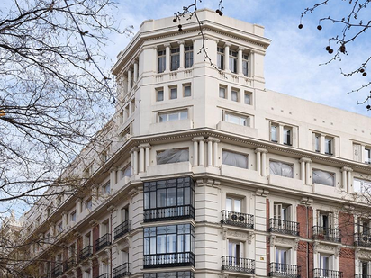 Vista exterior de Apartament en venda en  Madrid Capital amb Aire condicionat, Calefacció i Terrassa