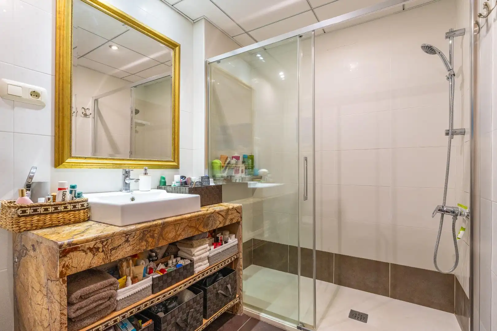 Baño de Casa adosada en venta en Montbrió del Camp con Aire acondicionado, Calefacción y Jardín privado