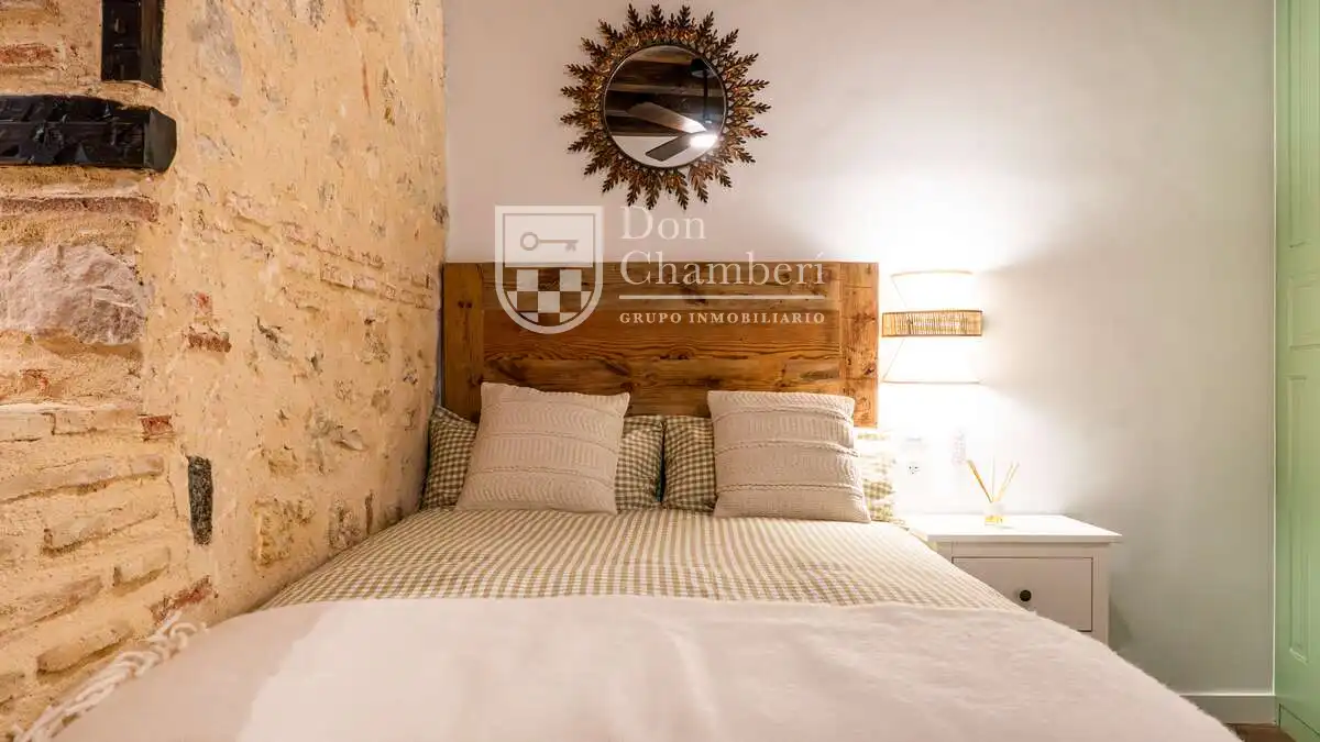 Dormitori de Apartament de lloguer en Segovia amb Calefacció, Terrassa i Moblat
