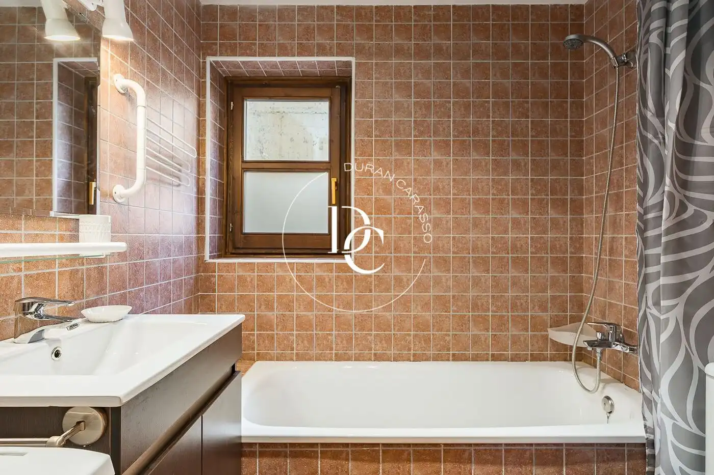 Baño de Casa o chalet de alquiler en Alp con Calefacción, Jardín privado y Terraza
