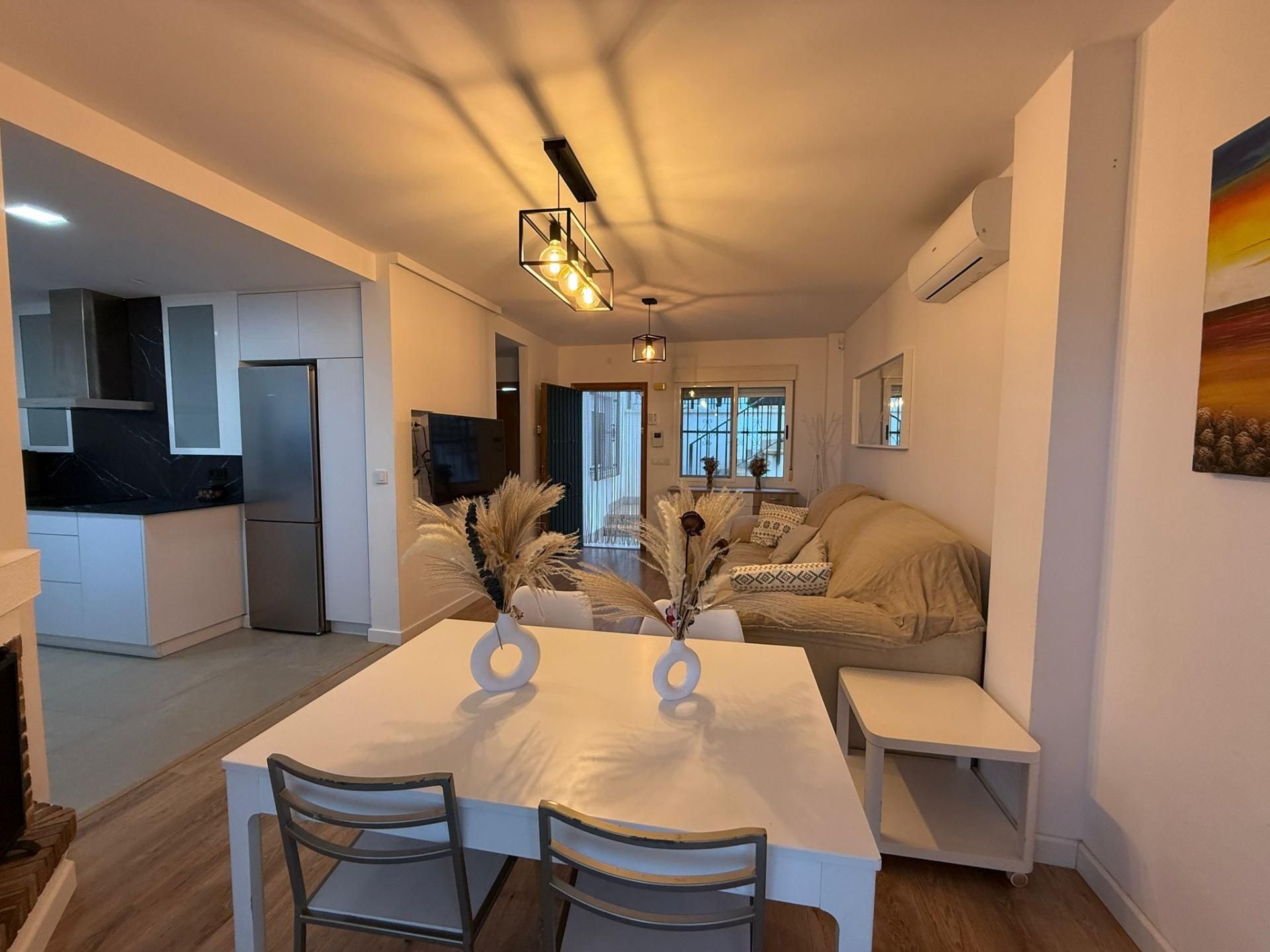 Sala de estar de Casa adosada en venta en Mutxamel con Aire acondicionado, Jardín privado y Terraza