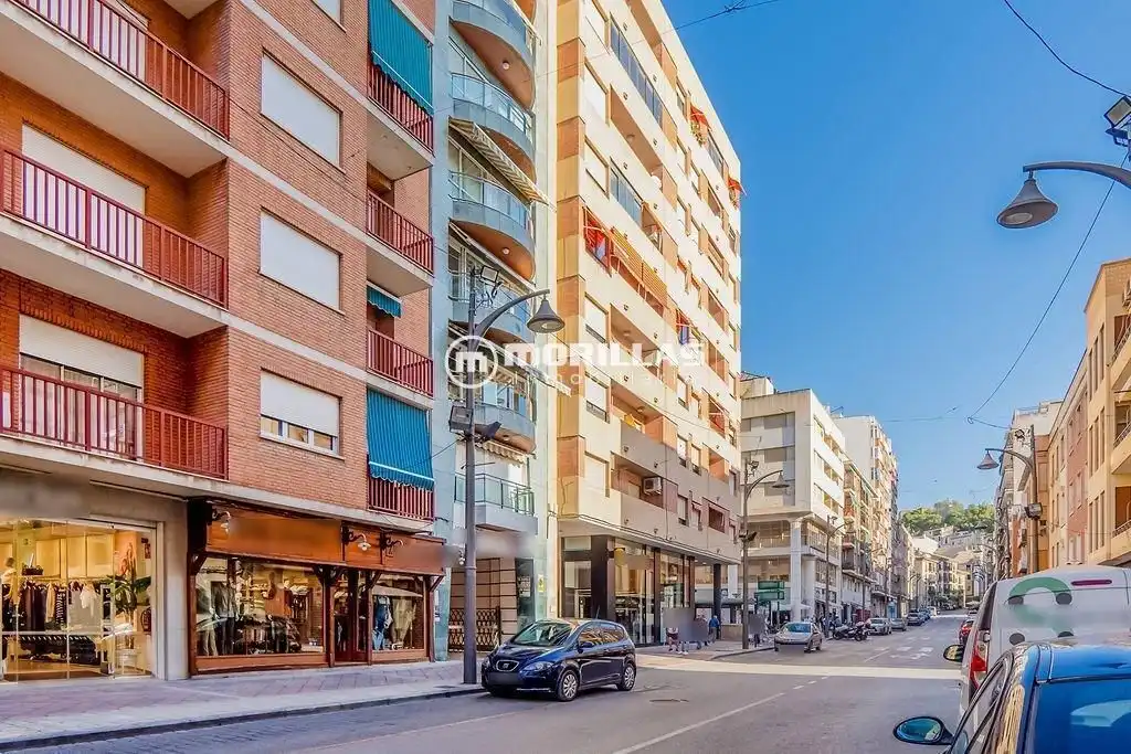 Local comercial en venda a Avenida Gran Vía 20