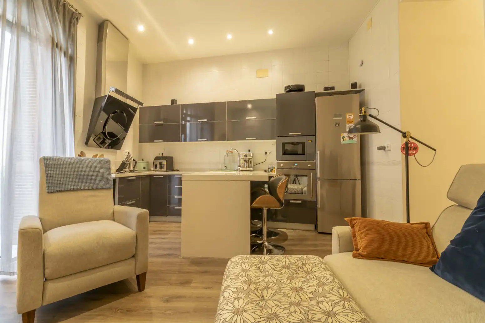 Kitchen of Flat for sale in Sevilla  with Air Conditioner, Heating and Balcony