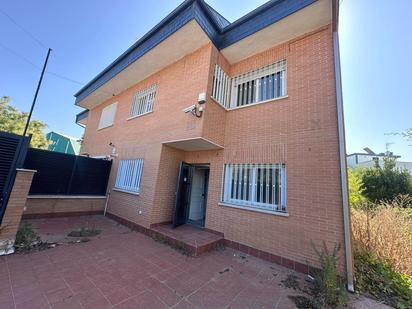 Exterior view of Single-family semi-detached for sale in  Madrid Capital