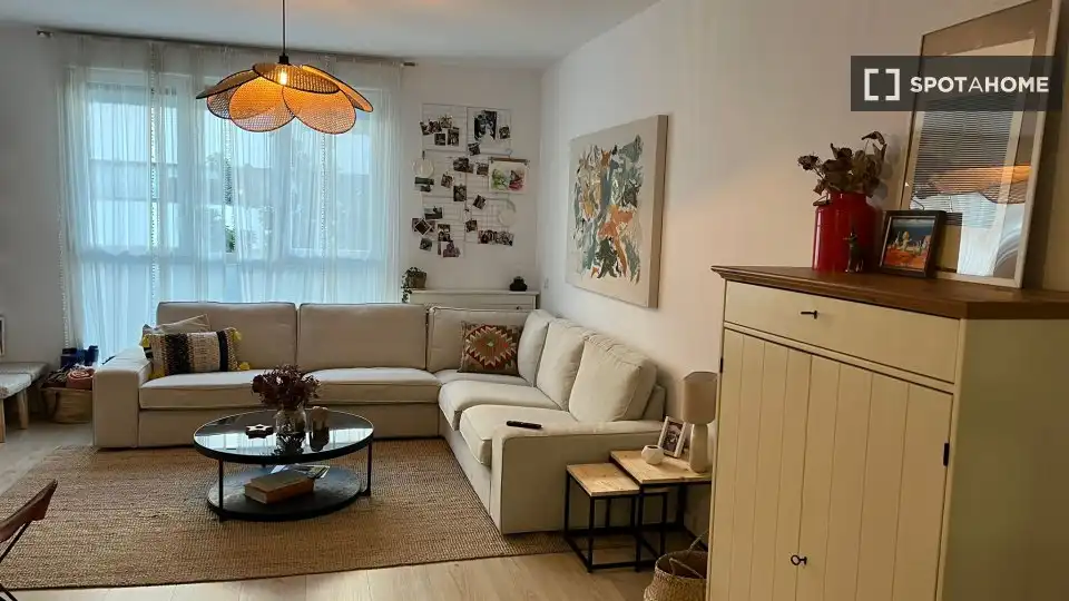 Sala d'estar de Pis de lloguer en Madrid amb Aire condicionat, Calefacció i Moblat