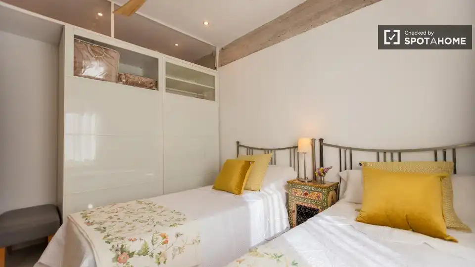 Bedroom of Flat for rent in Valencia  with Air Conditioner, Heating and Furnished
