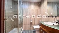 Bathroom of Flat to rent in  Madrid Capital  with Air Conditioner, Terrace and Furnished