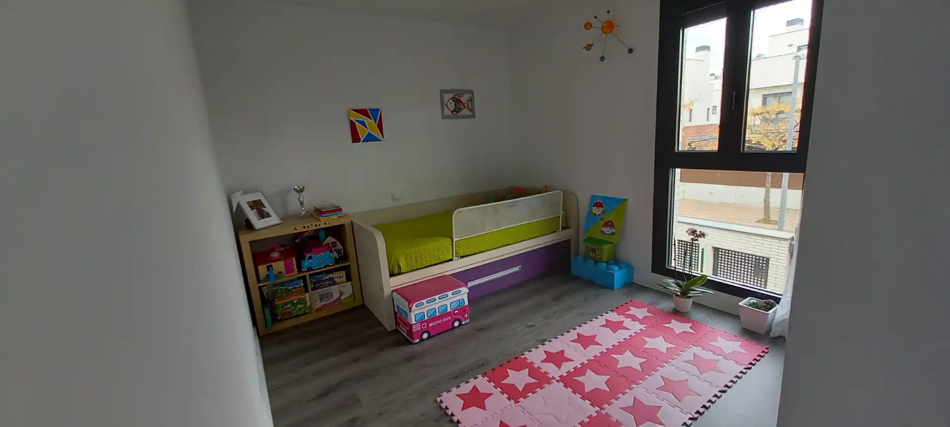 Schlafzimmer von Einfamilien-Reihenhaus zum Verkauf in Colmenar Viejo mit Klimaanlage, Heizung und Privatgarten