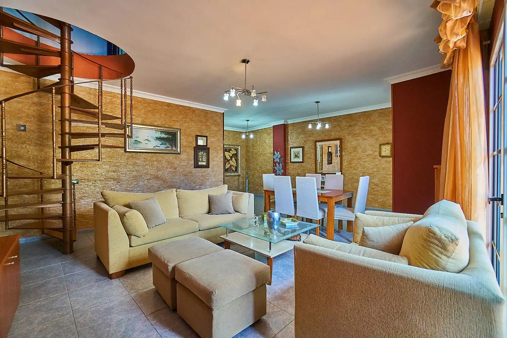 Sala d'estar de Casa adosada en venda en Las Palmas de Gran Canaria amb Jardí privat, Terrassa i Traster
