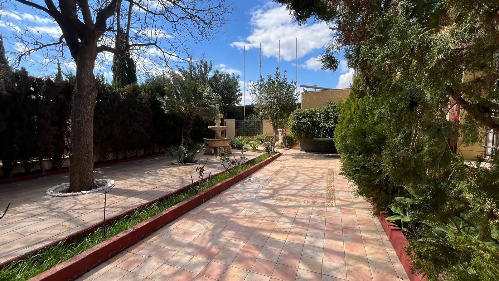 Garden of Houses for sale in Cartagena  with Air Conditioner and Swimming Pool