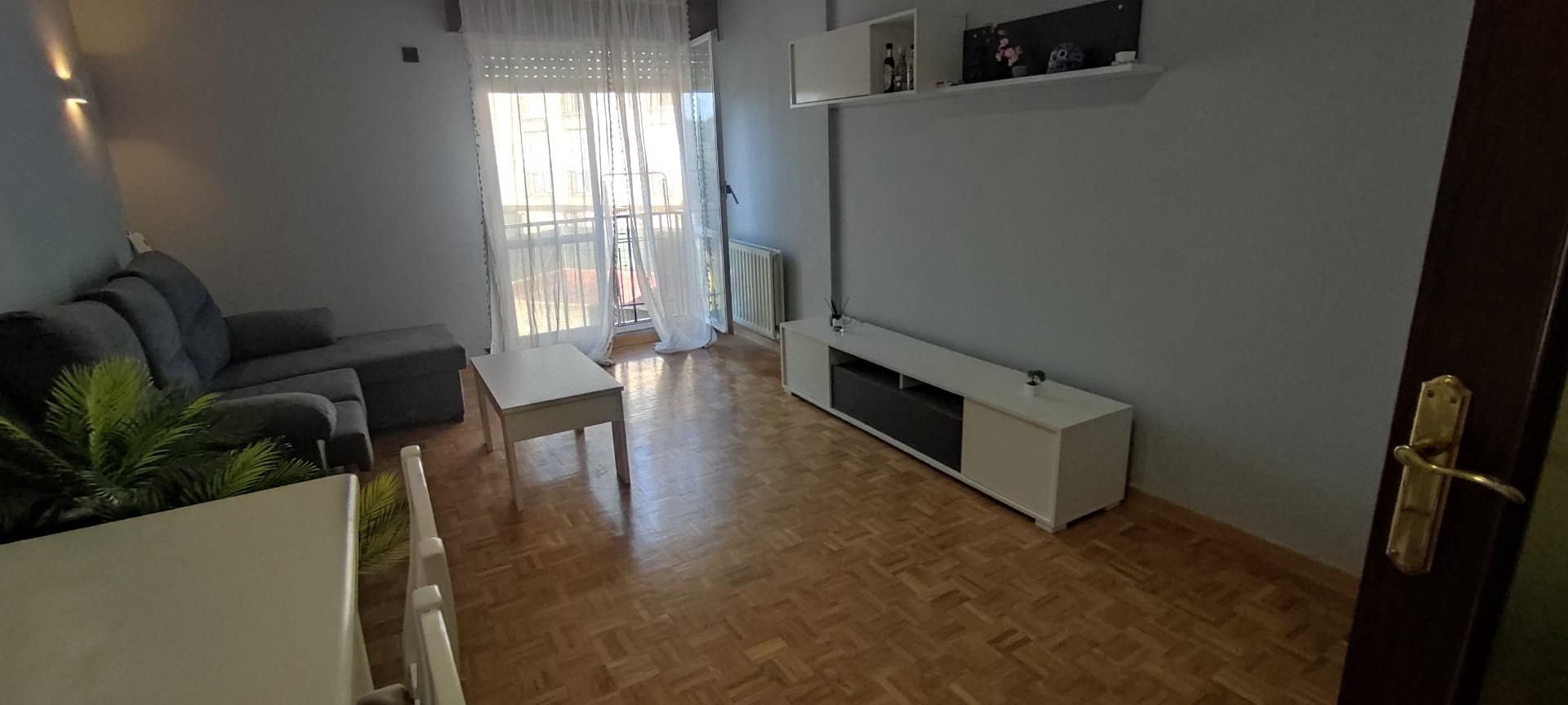 Sala de estar de Piso en venta en Santa Marta de Tormes con Calefacción, Parquet y Trastero