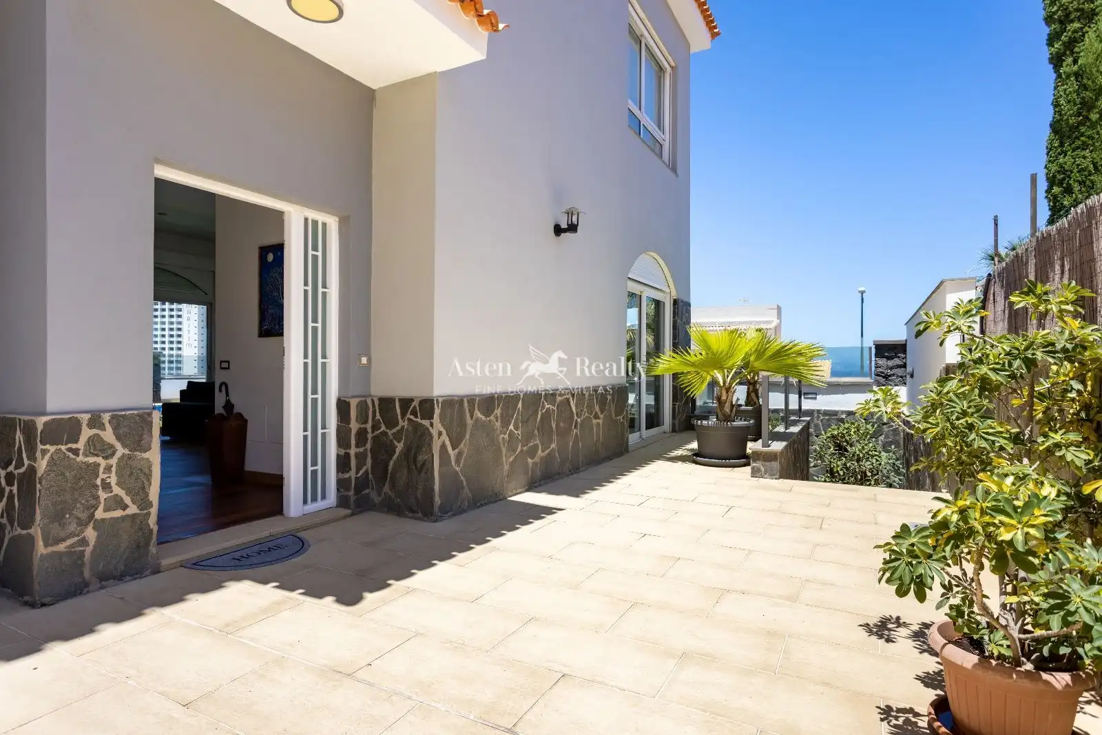 Houses for sale in De La Lancha, Playa Jardín