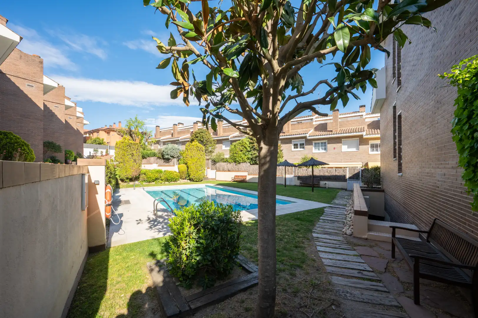 Jardí de Casa adosada en venda en Sant Cugat del Vallès amb Aire condicionat, Calefacció i Jardí privat