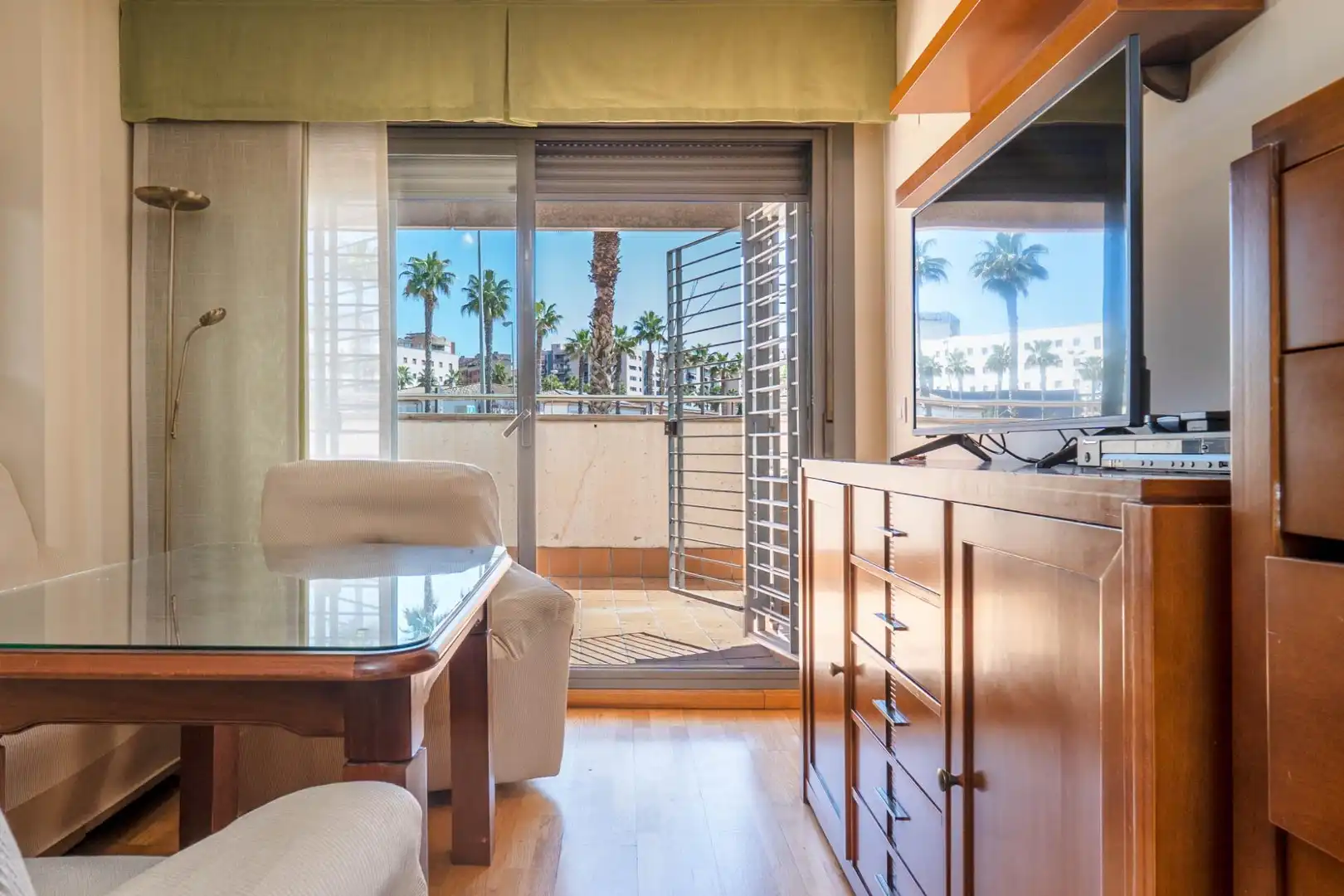 Living room of Flat for sale in Granada  with Air Conditioner, Heating and Private garden