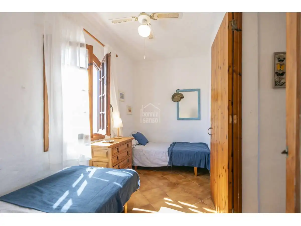 Dormitori de Apartament en venda en Es Mercadal amb Jardí privat, Terrassa i Moblat