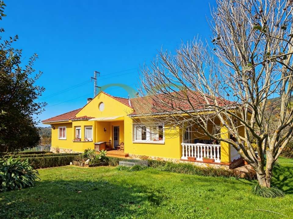 Vista exterior de Casa o xalet en venda en Gijón  amb Calefacció, Jardí privat i Terrassa