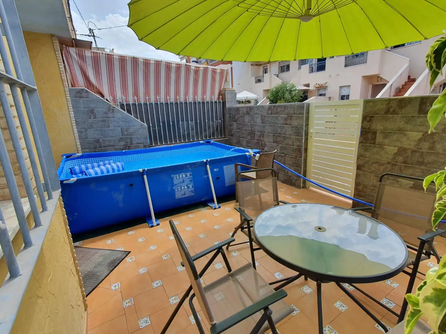 Schwimmbecken von Haus oder Chalet zum Verkauf in San Pedro del Pinatar mit Privatgarten, Terrasse und Möbliert