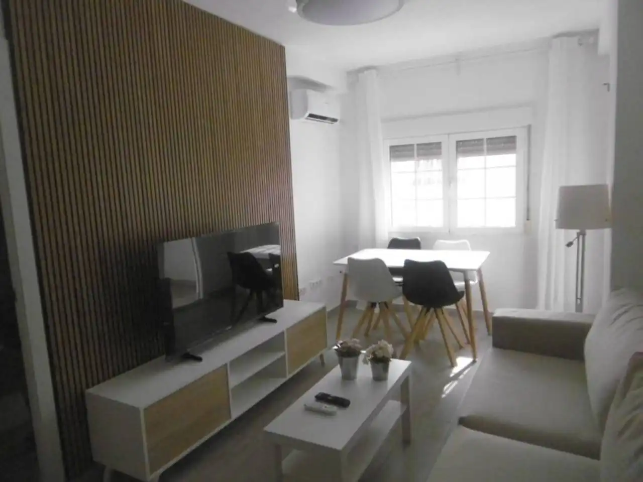 Living room of Flat for rent in Almería  with Air Conditioner, Terrace and Furnished