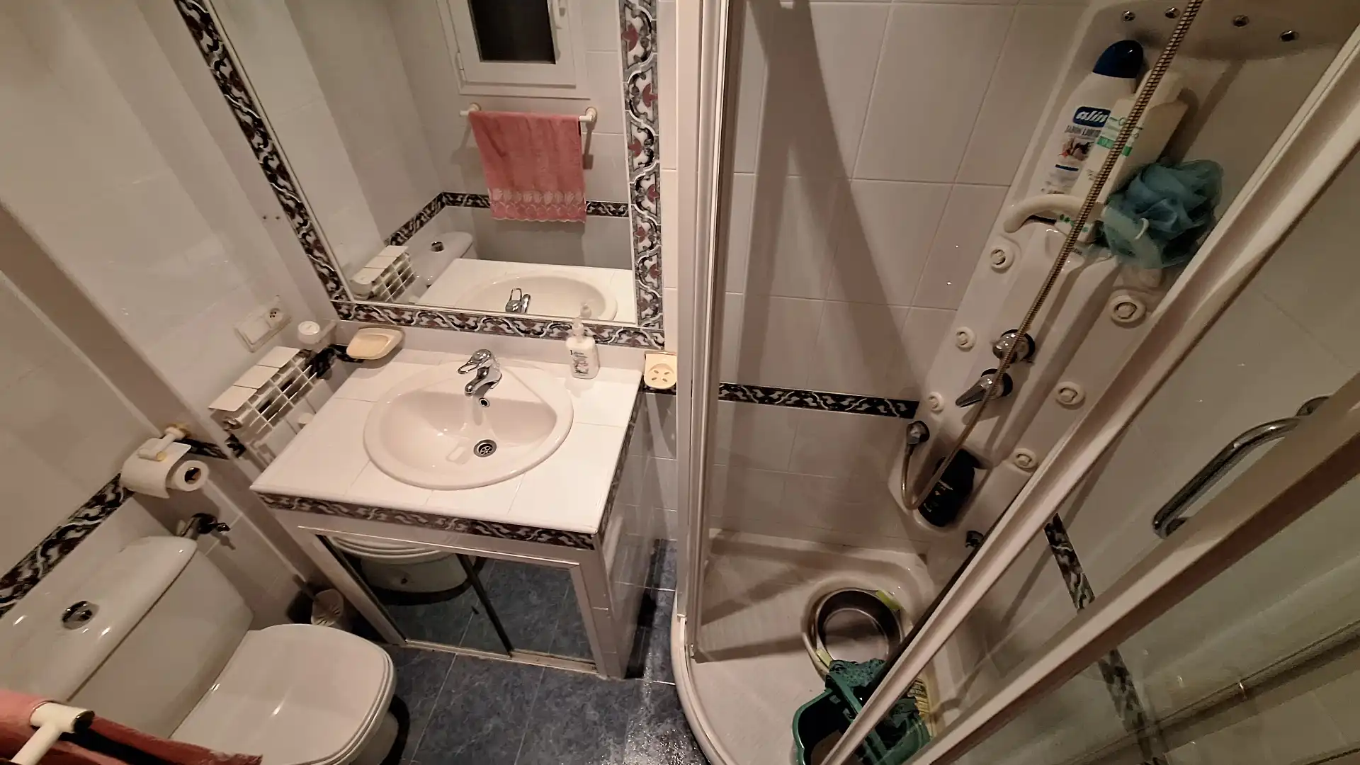 Baño de Piso en venta en Burgos con Calefacción, Terraza y Amueblado