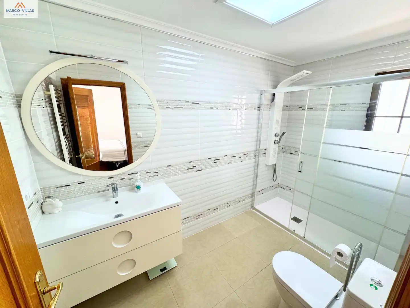 Bany de Casa o xalet en venda en San Fulgencio amb Aire condicionat, Jardí privat i Piscina