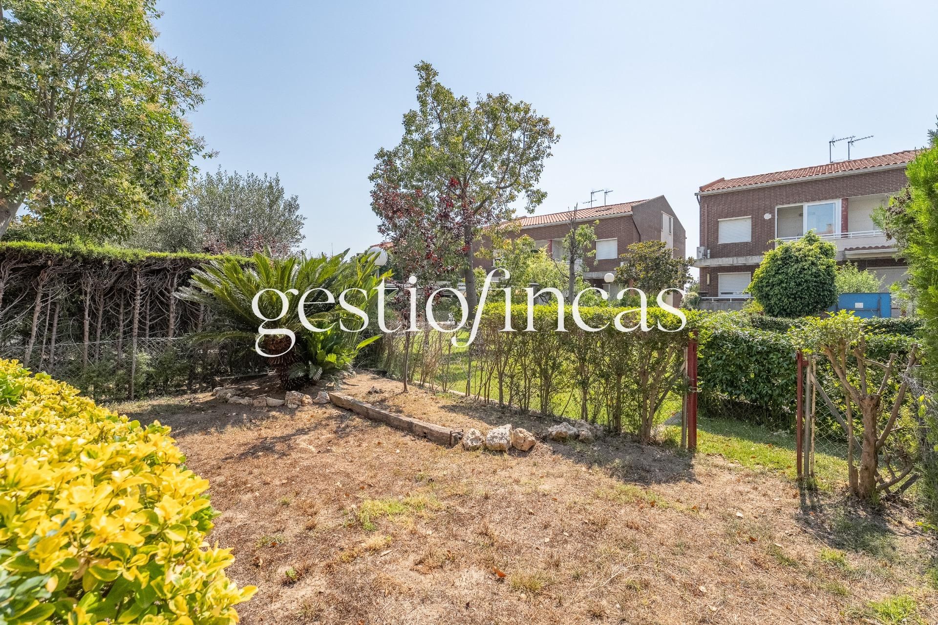 Jardín de Casa adosada en venta en Cambrils con Aire acondicionado, Calefacción y Piscina comunitaria